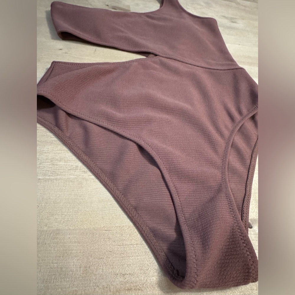 Cupshe Lost in Space Brown ribbed one shoulder Swimsuit - Picture 3 of 6